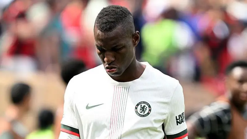 Pemain Chelsea Jackson dijatuhi hukuman larangan bermain dua pertandingan karena kartu merah