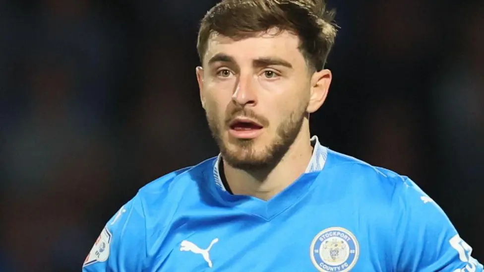 Exeter City mendatangkan Rydel dari Stockport dengan status pinjaman